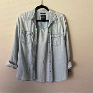 NWOT Light Wash American Eagle Denim Shirt